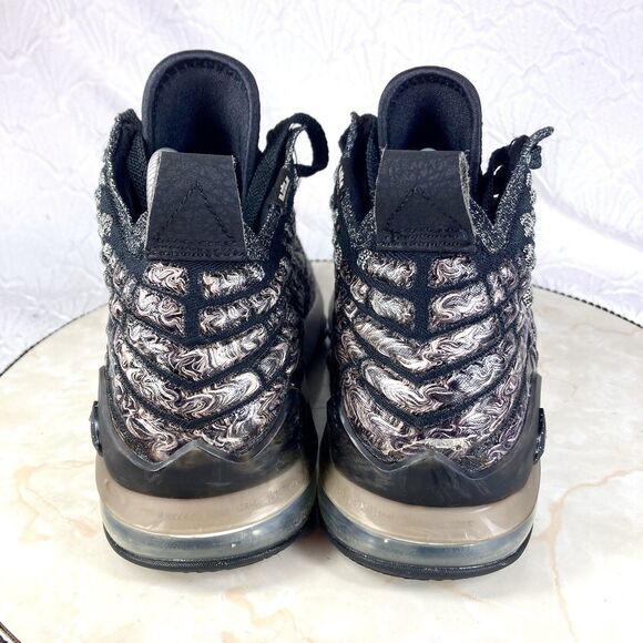 Nike Lebron 17 Sneakers Boy Size 5.5 Black Graphite Gray Athletic High Top Shoes - Picture 8 of 12